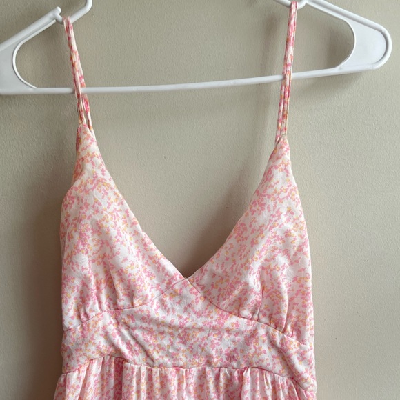 🐇 showpo floral flirty dress 🐇 - Picture 2 of 6